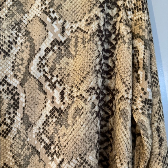 H&M Snakeprint Long Sleeve Button Down Top (Size 4) - Picture 8 of 9